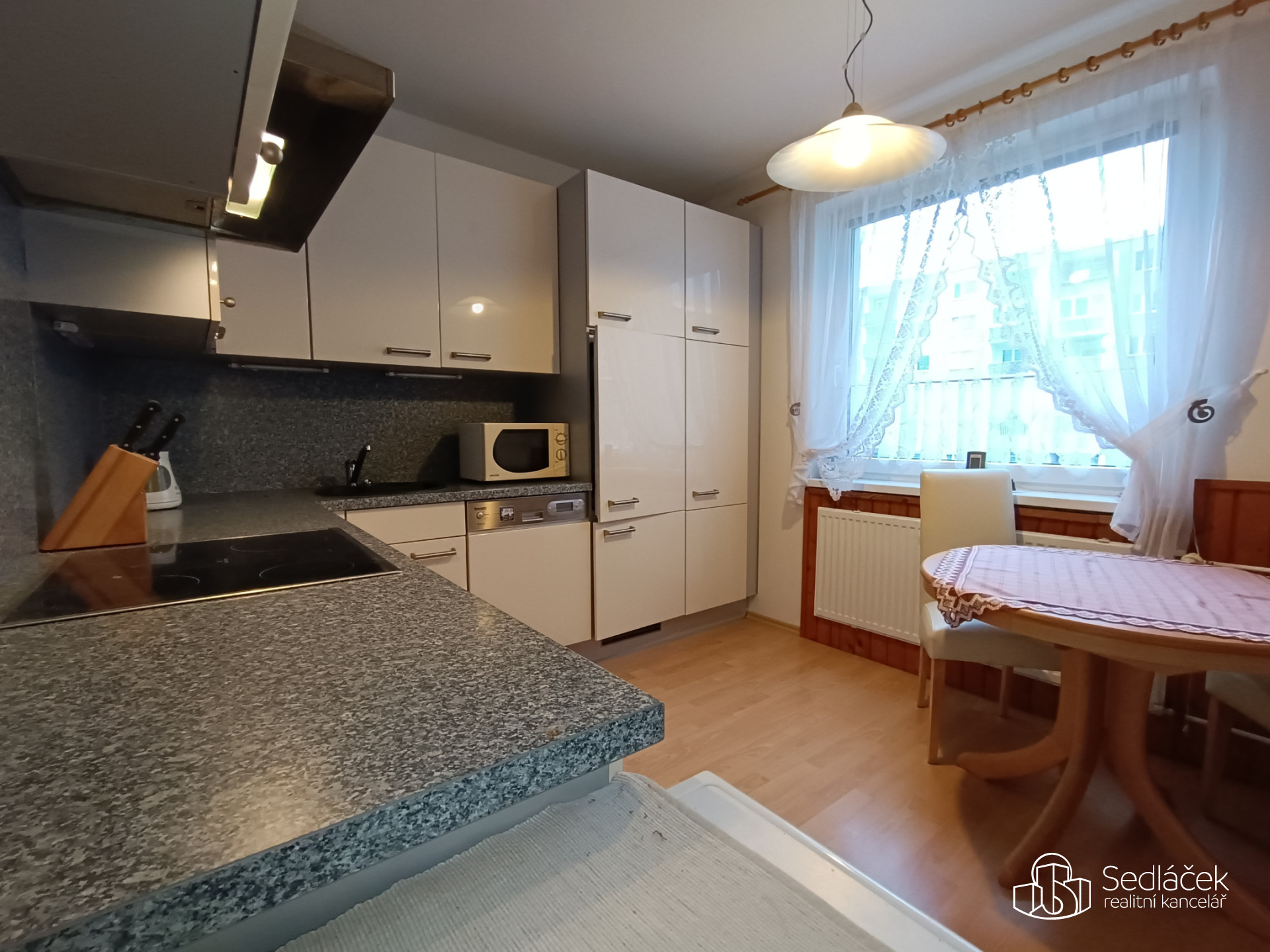 Zařízený byt 2+1 s lodžií Sokolov, Atletická 