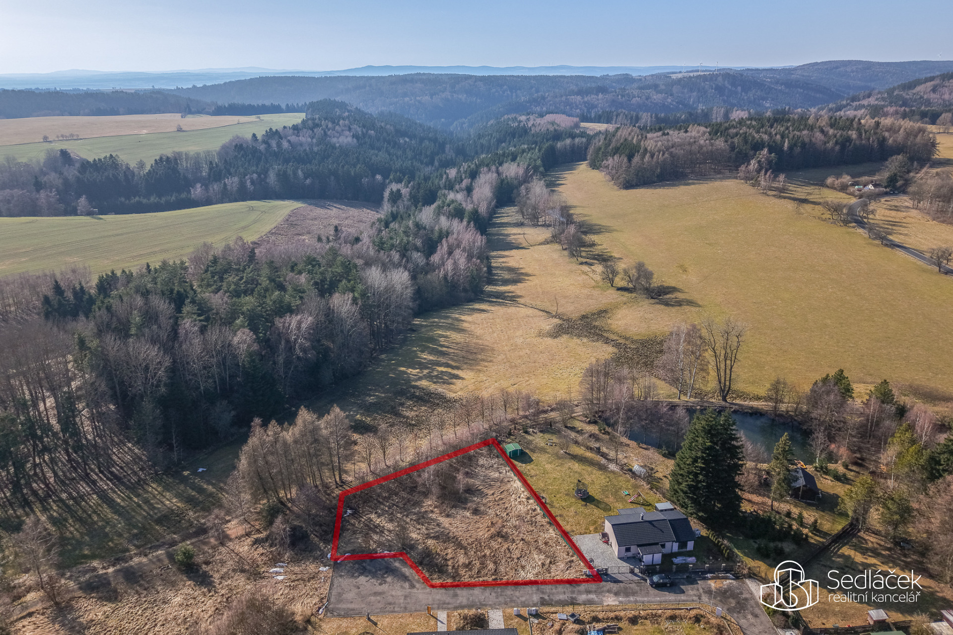 Stavební pozemek 1 390 m² – Krajková u Sokolova, klidné místo v přírodě