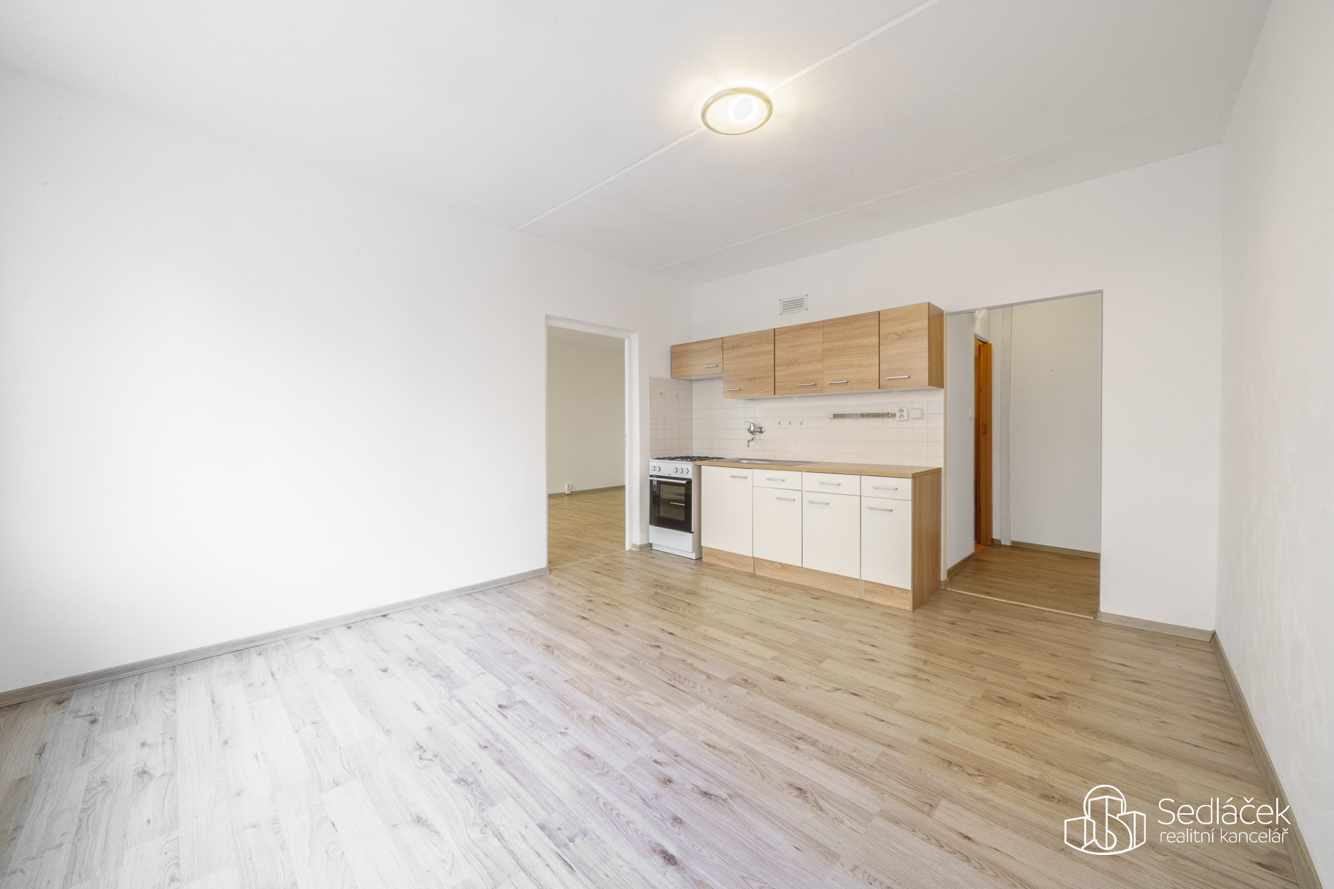 Prodej bytu 1+1 se zaskleným balkonem, 41 m² – Sokolov, ul. Švabinského