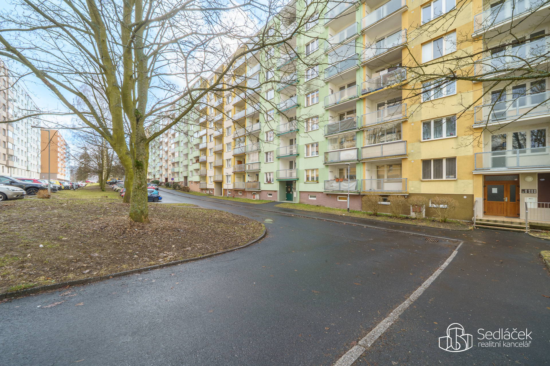 Prodej bytu 1+1 se zaskleným balkonem, 41 m² – Sokolov, ul. Švabinského