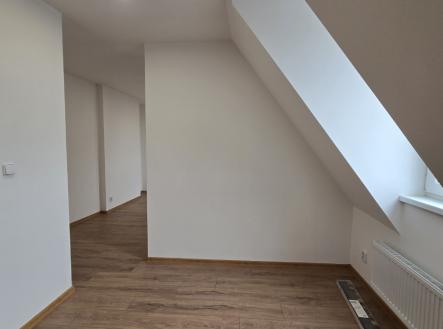 Pronájem bytu, 1+kk, 32 m²