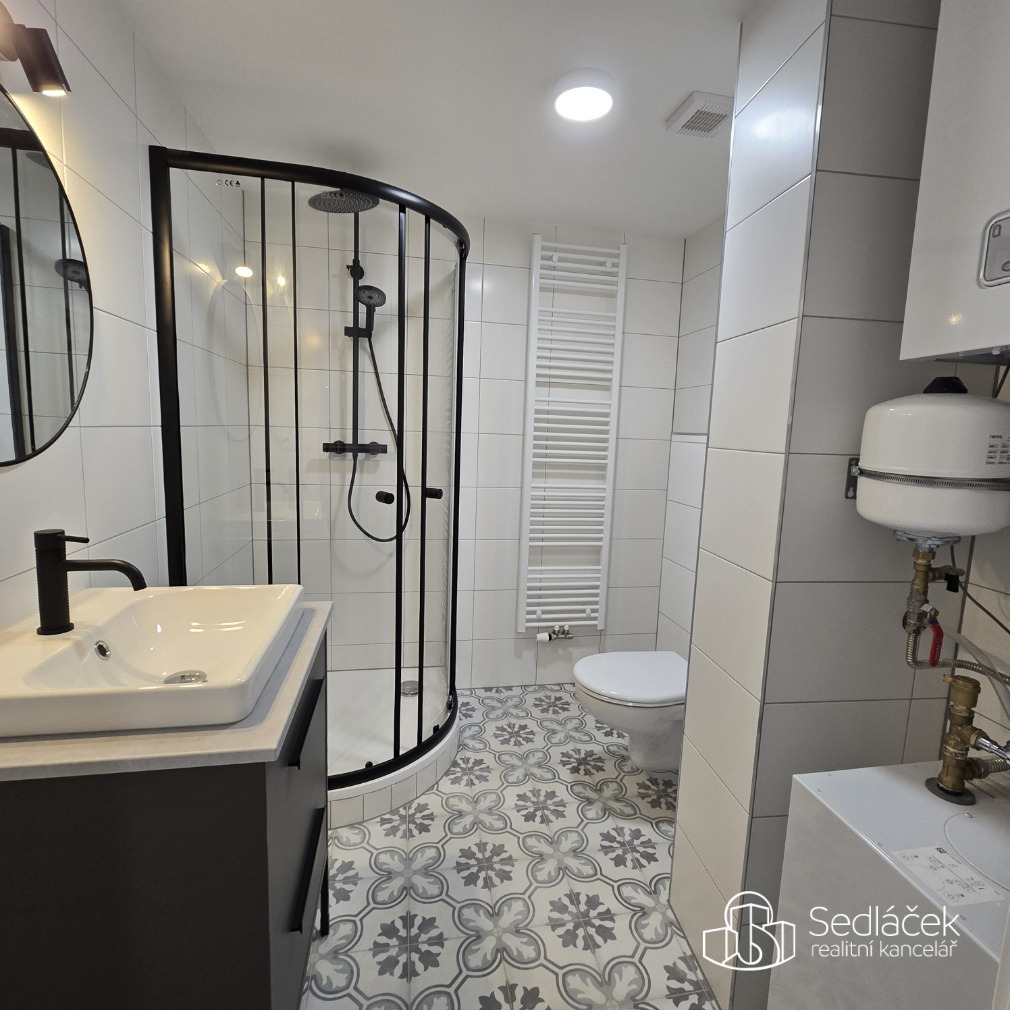 Pronájem podkrovního bytu 1+kk 31m2, centrum Sokolova. 