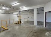 Pronájem komerčního objektu, průmyslový areál, 876 m²