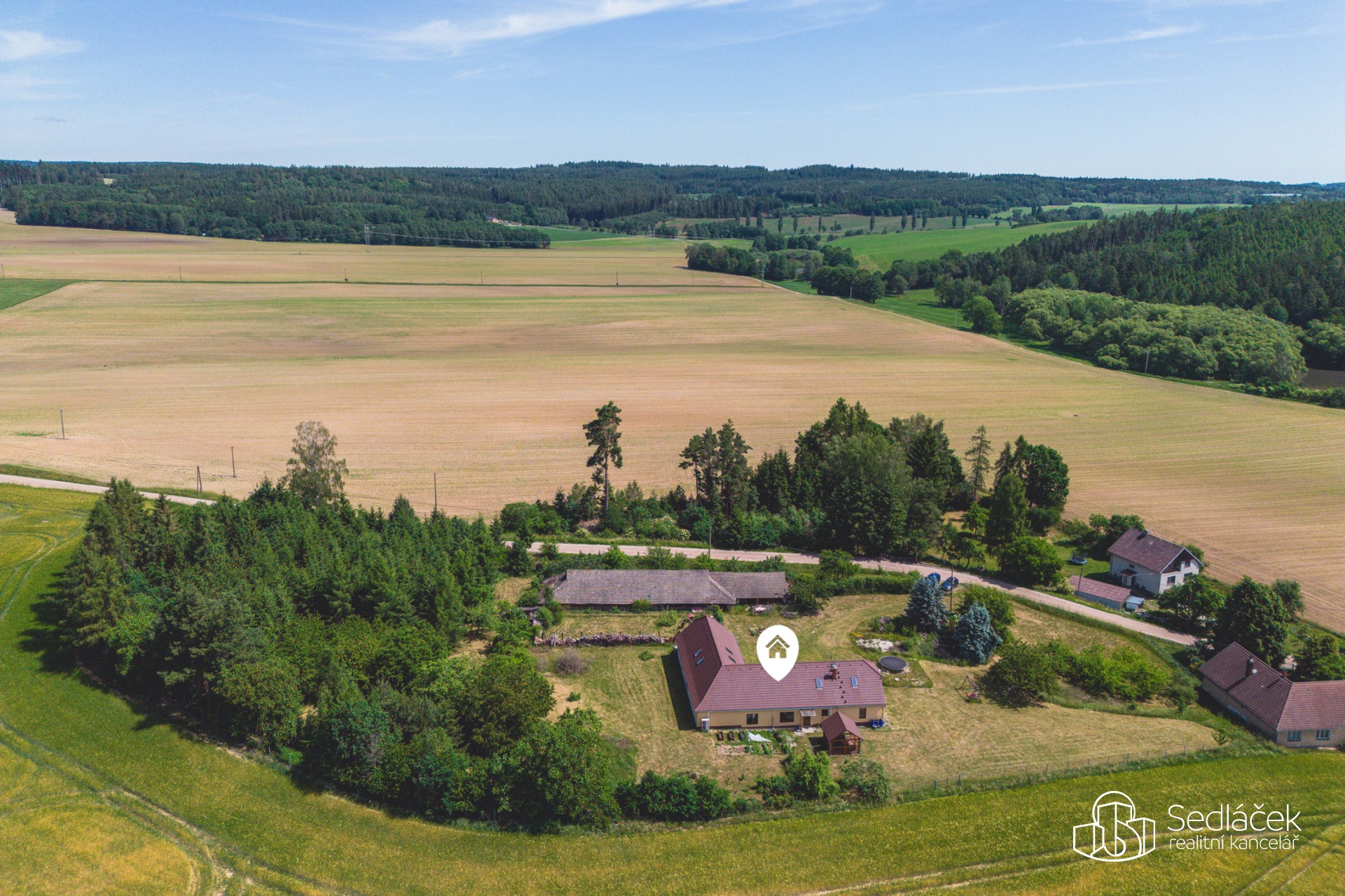 Rodinný dům ve stylu venkovské usedlosti | 9 287 m² pozemků, stodola a potenciál dalšího rozvoje