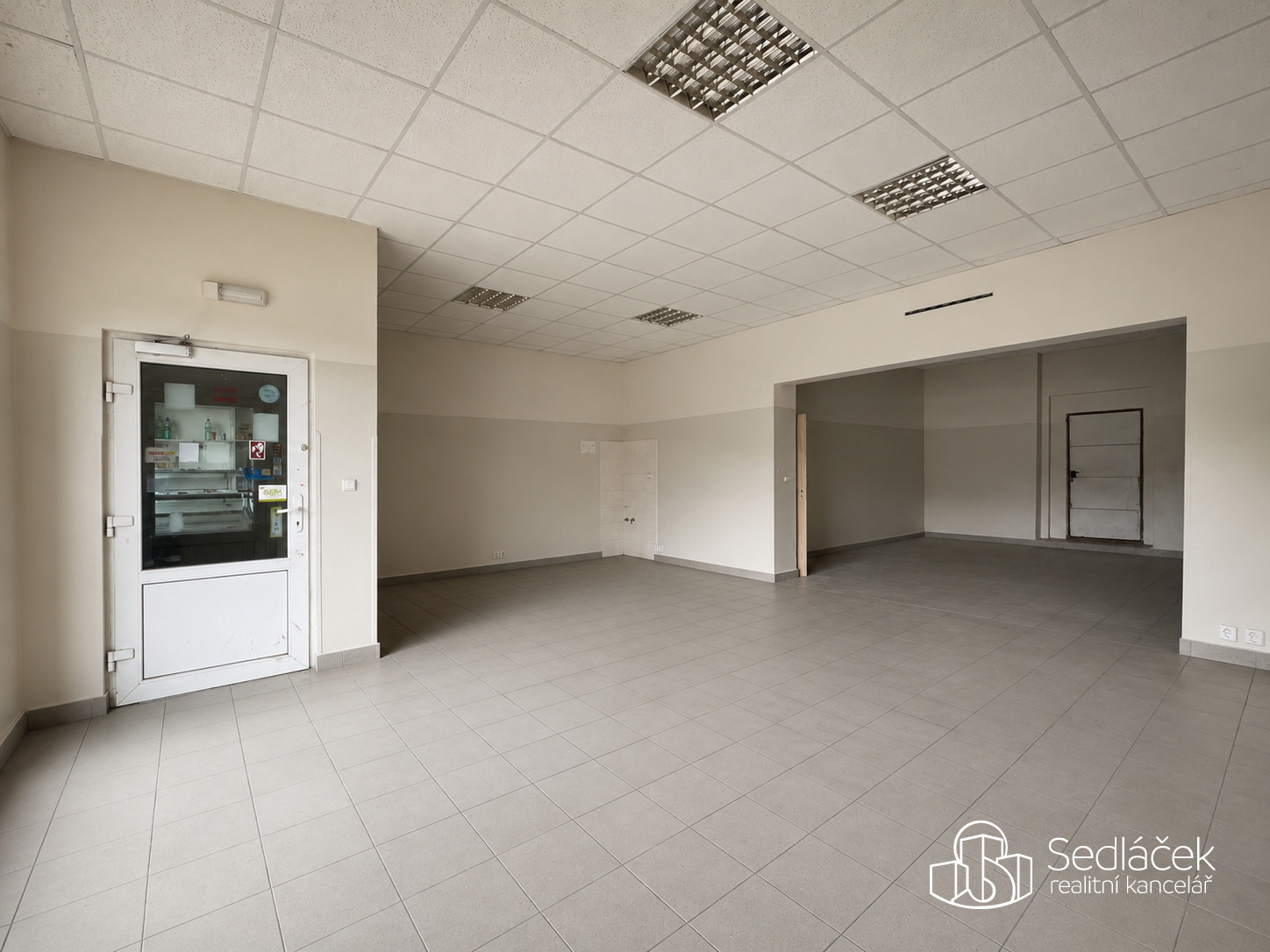 Pronájem obchodního prostoru 85 m² s výlohou, Nádražní, Sokolov