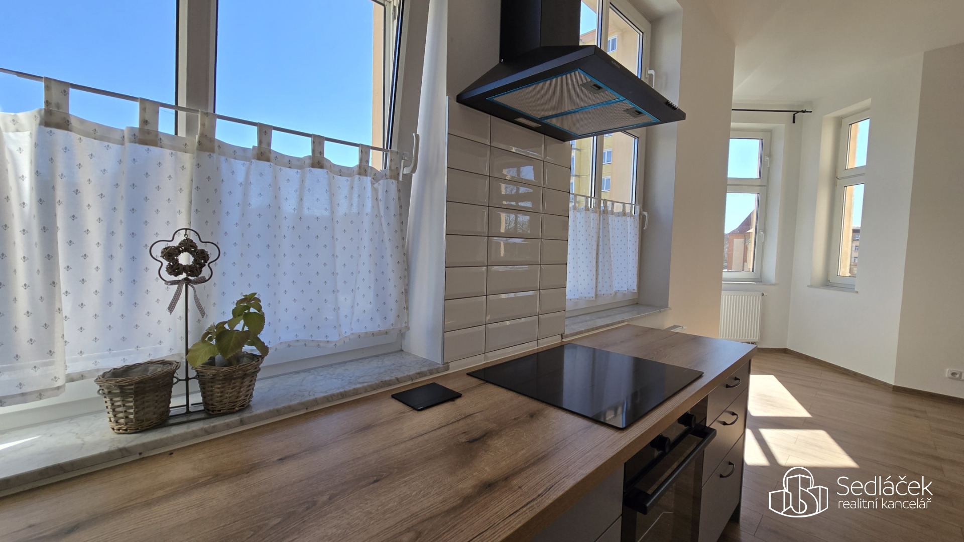 Nově k pronájmu prostorný byt 2+kk o výměře 57 m² v centru Sokolova