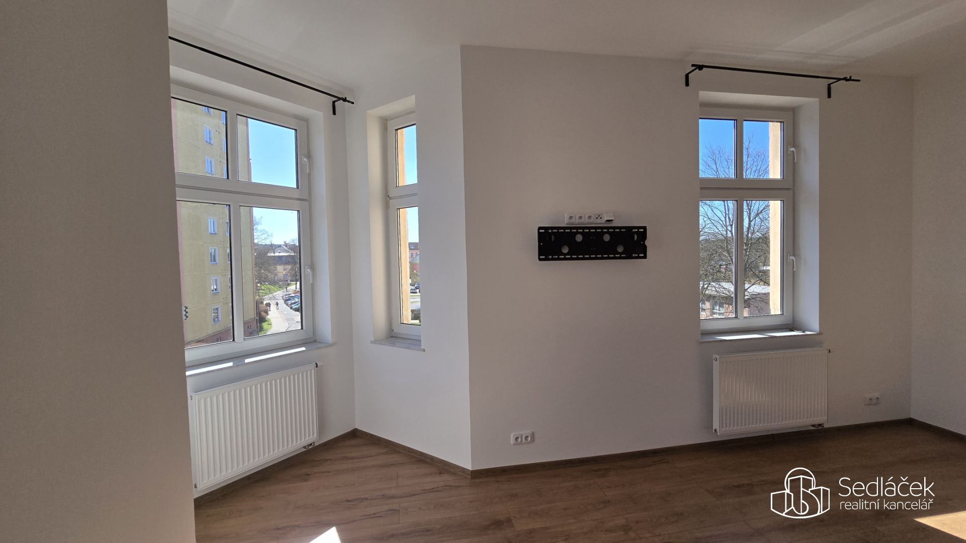 Nově k pronájmu prostorný byt 2+kk o výměře 57 m² v centru Sokolova