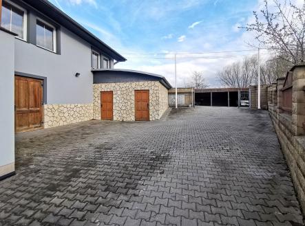 Pronájem - komerční objekt, výroba, 332 m²