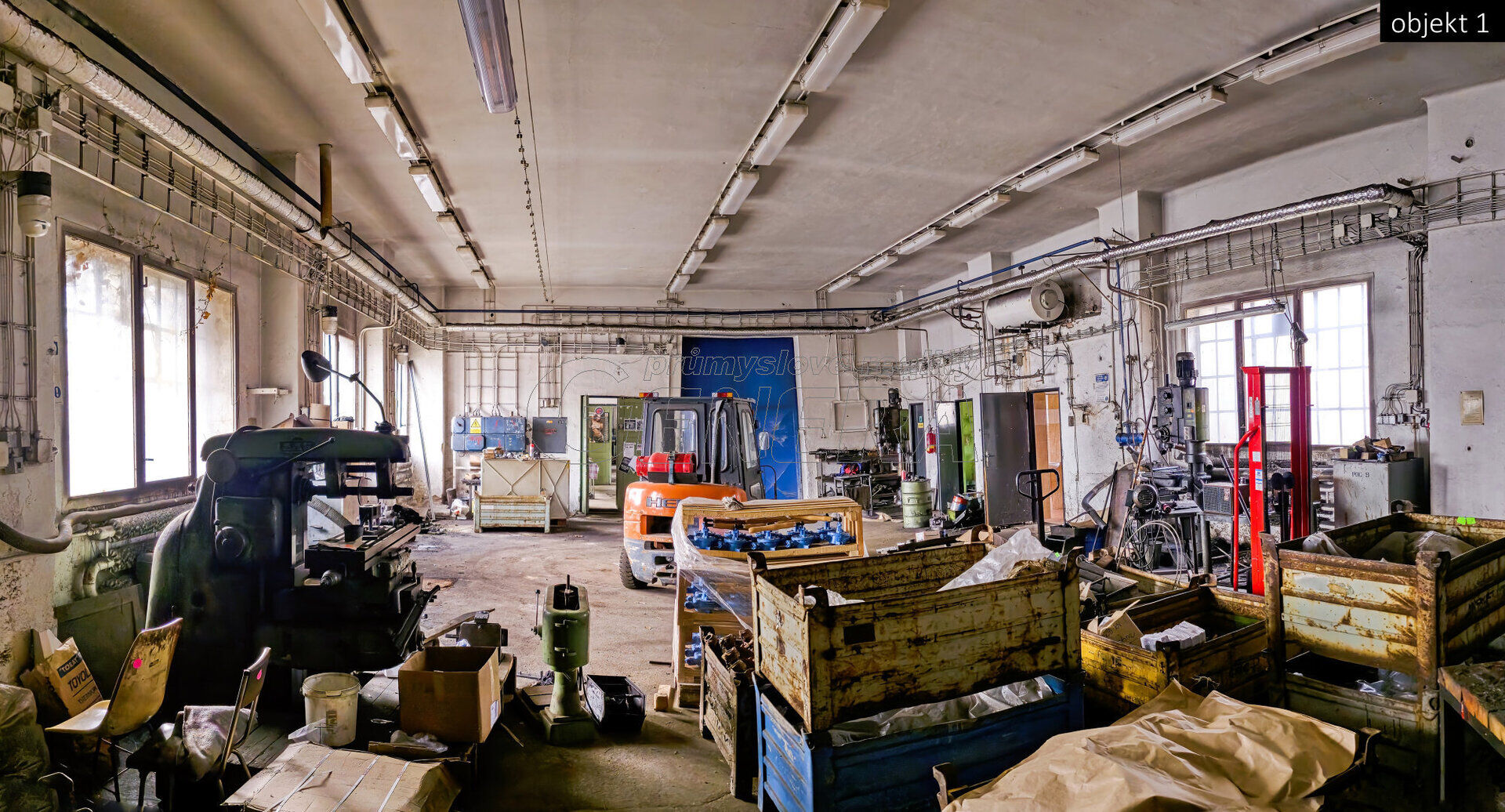 Dílenské a skladovací objekty o podlahových plochách 113 až 558 m2