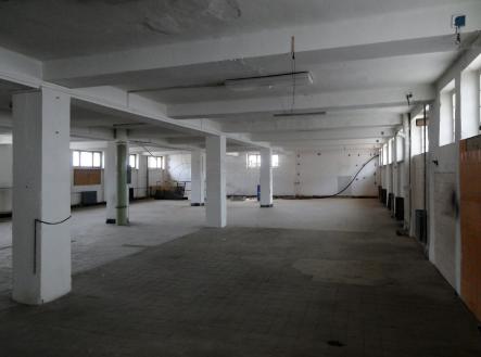 Pronájem - skladovací prostor, 2 200 m²