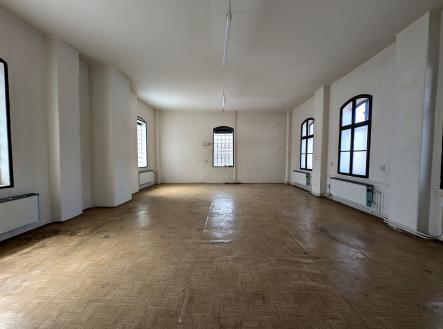 Pronájem - kanceláře, 281 m²