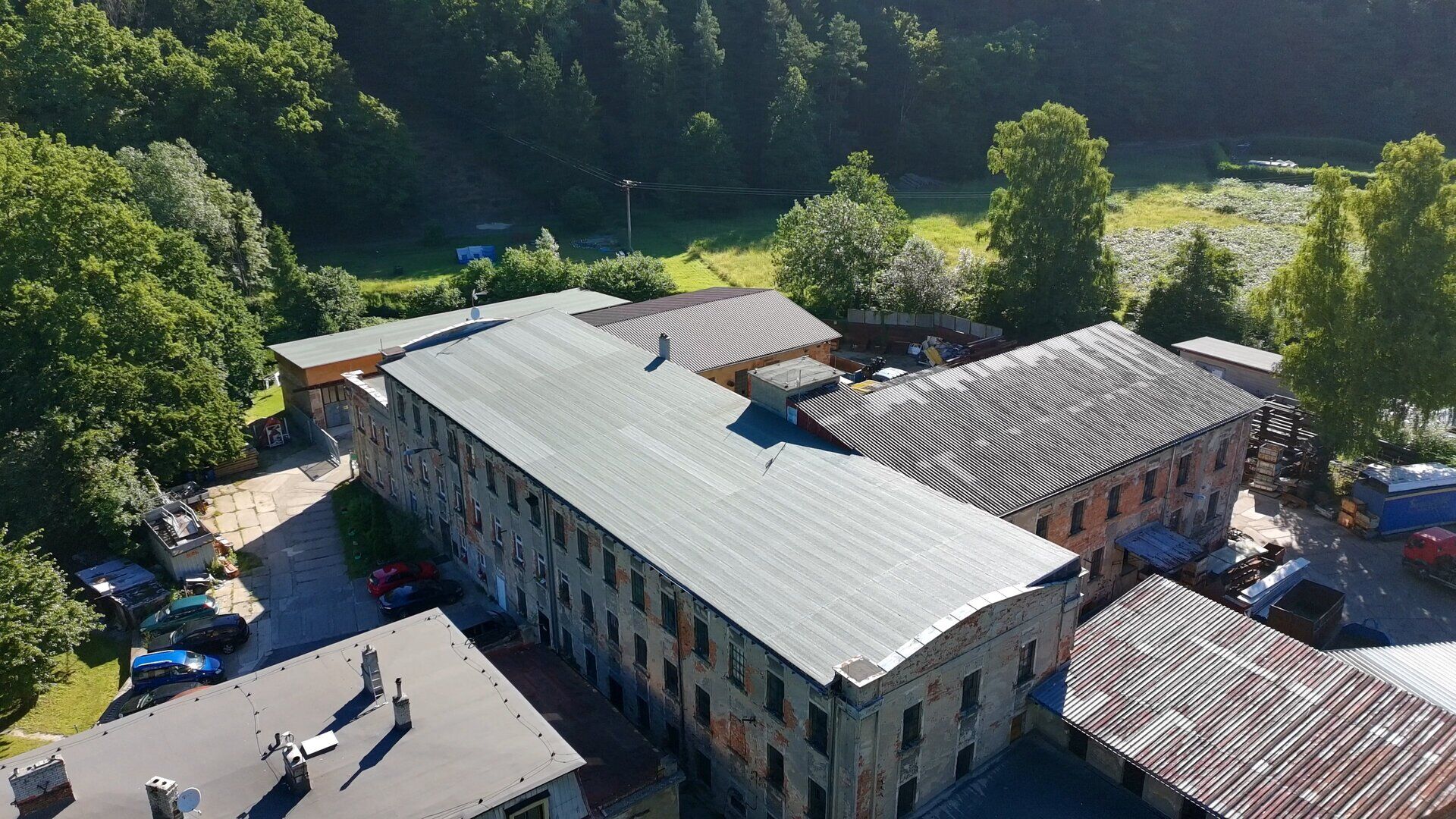 Výrobně-skladovací areál firmy zabývající se likvidací odpadů