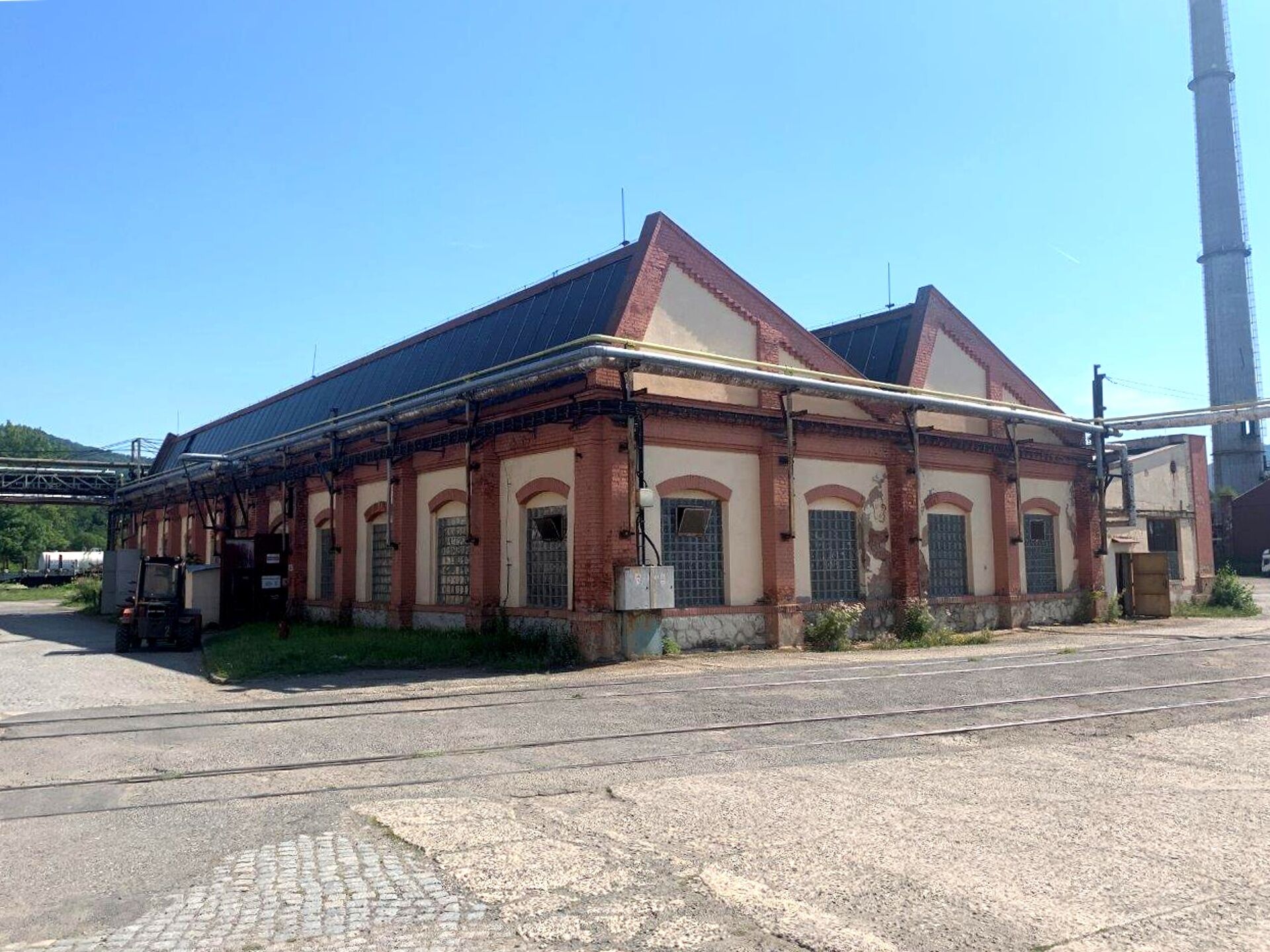 Zděná výrobní hala 942 m2