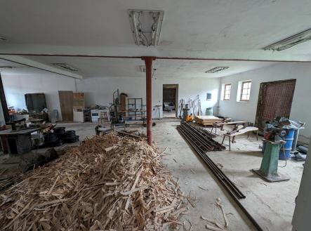 Prodej komerčního objektu, sklad, 1 900 m²