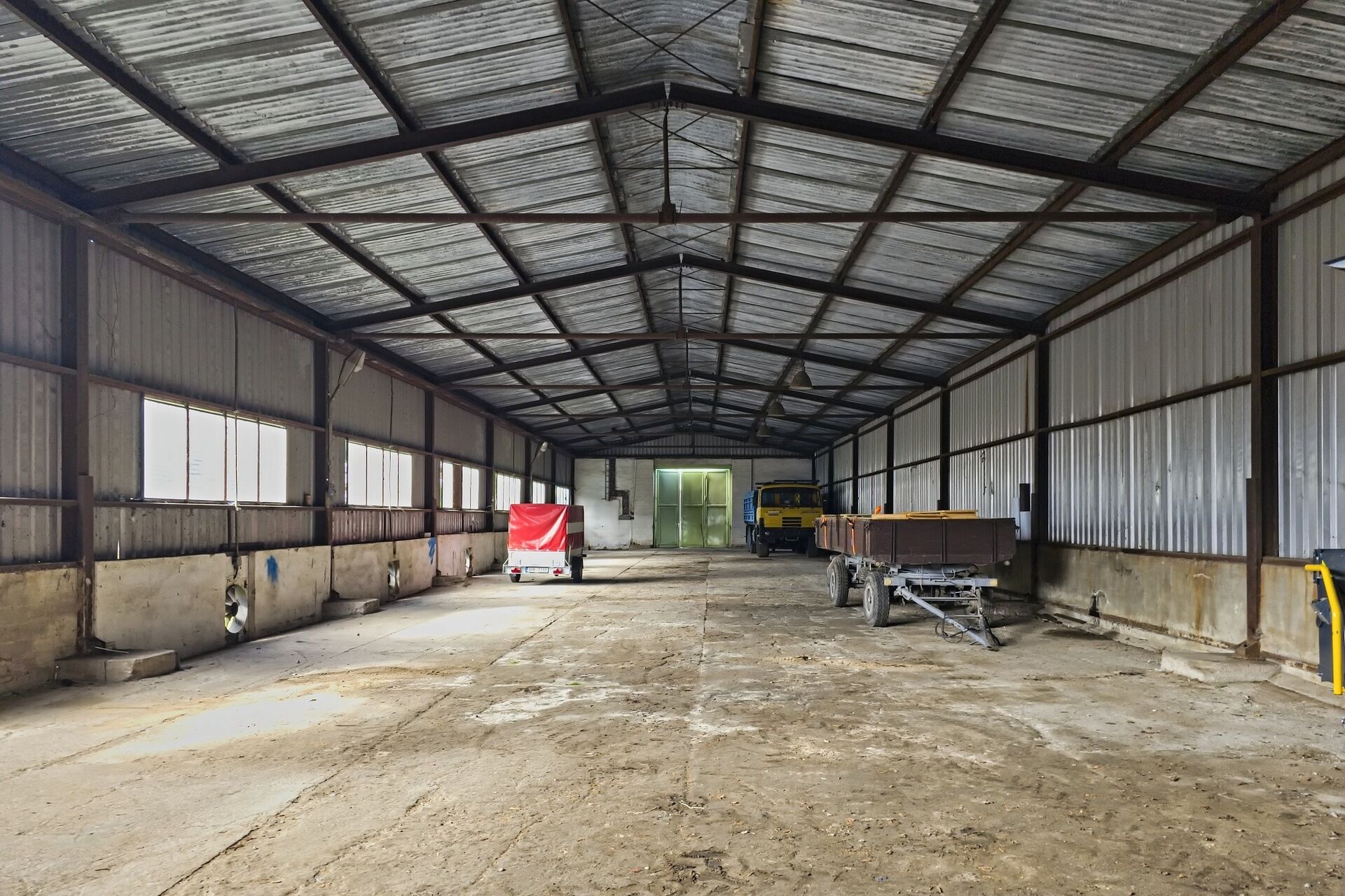 Ocelová skladová hala o ploše 695 m2