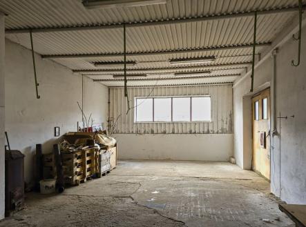 Pronájem komerčního objektu, sklad, 695 m²