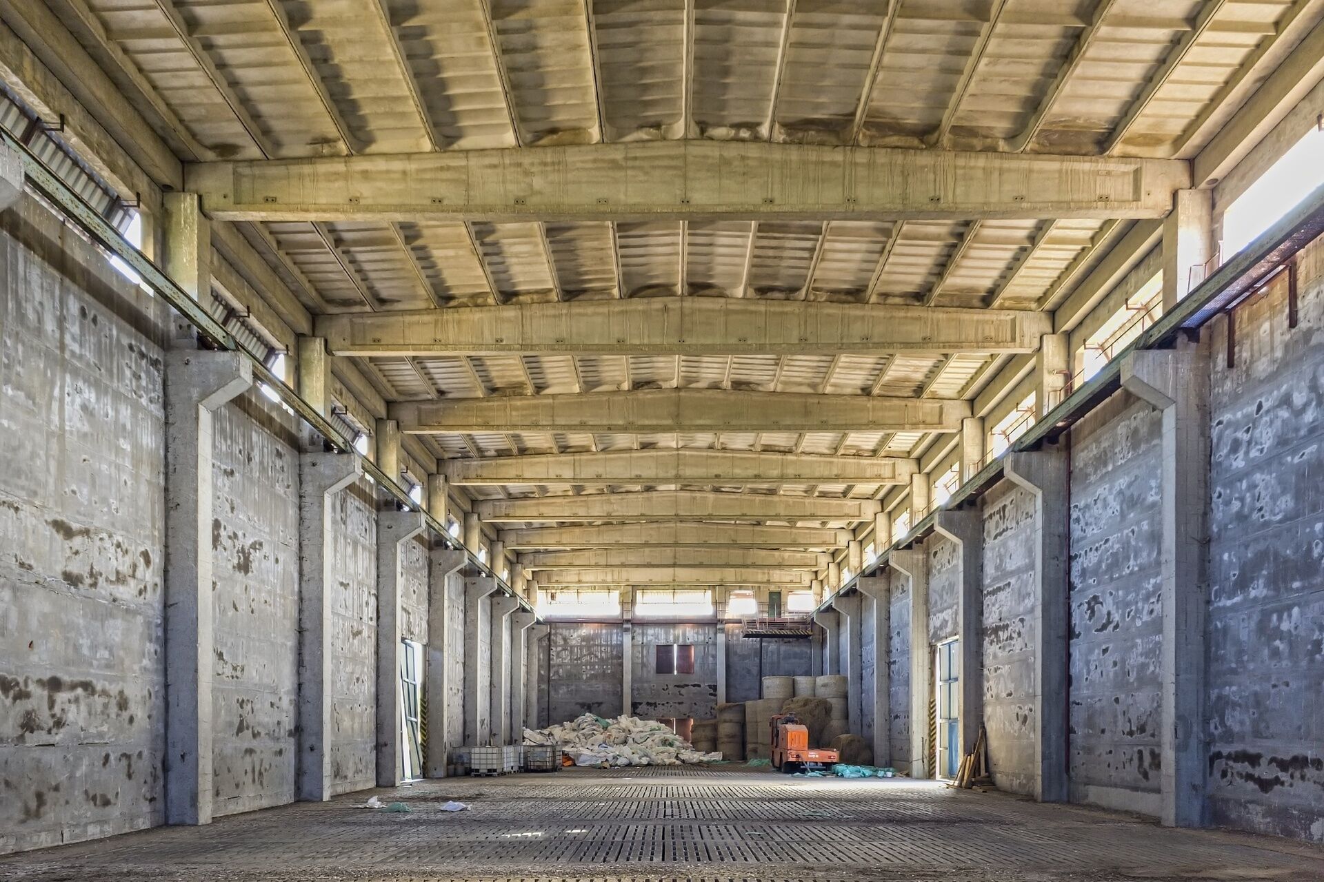 Železobetonová hala o ploše 1.080 m2