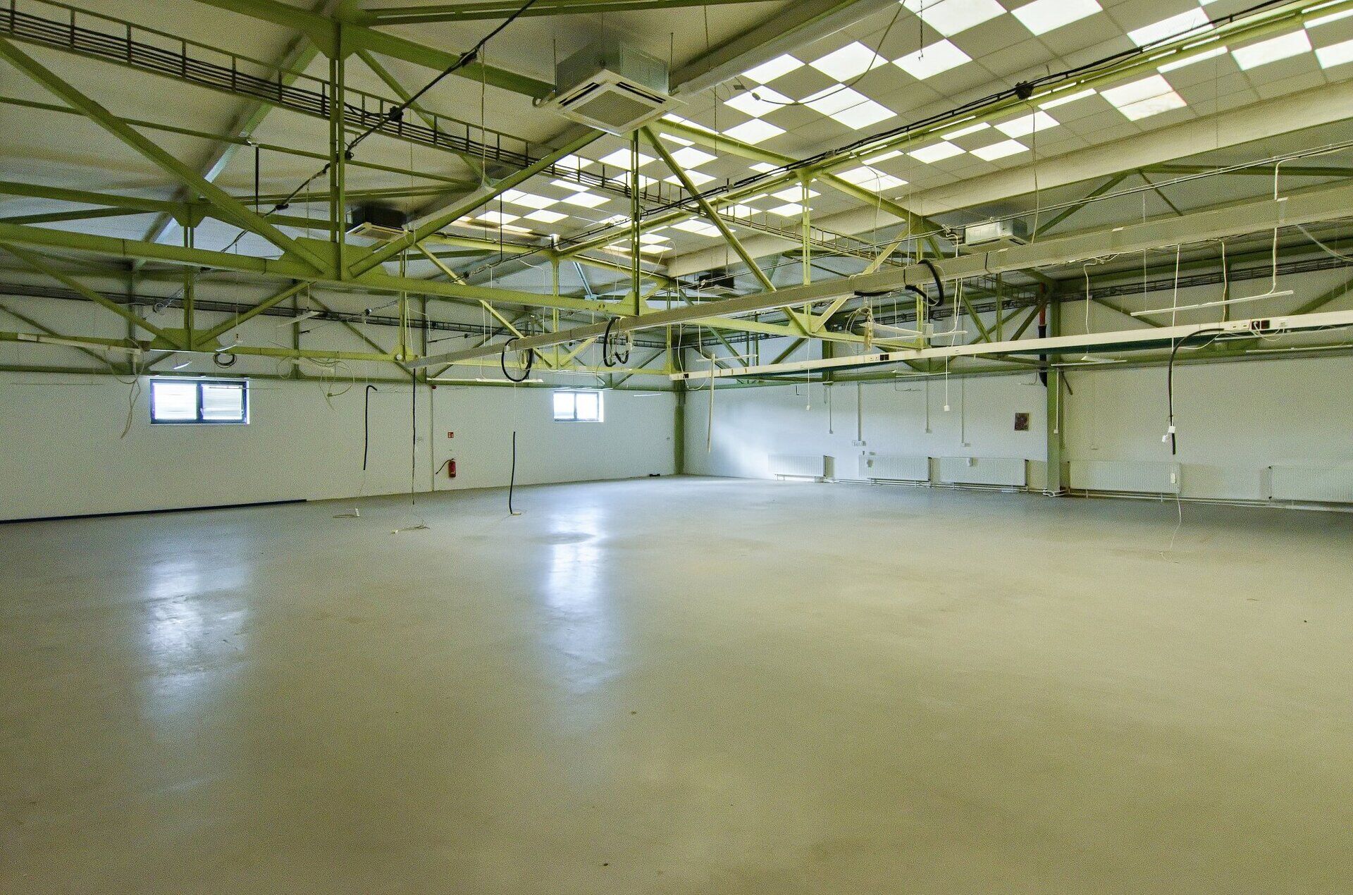 Skladovací plochy až 1.485 m2 ve II. NP