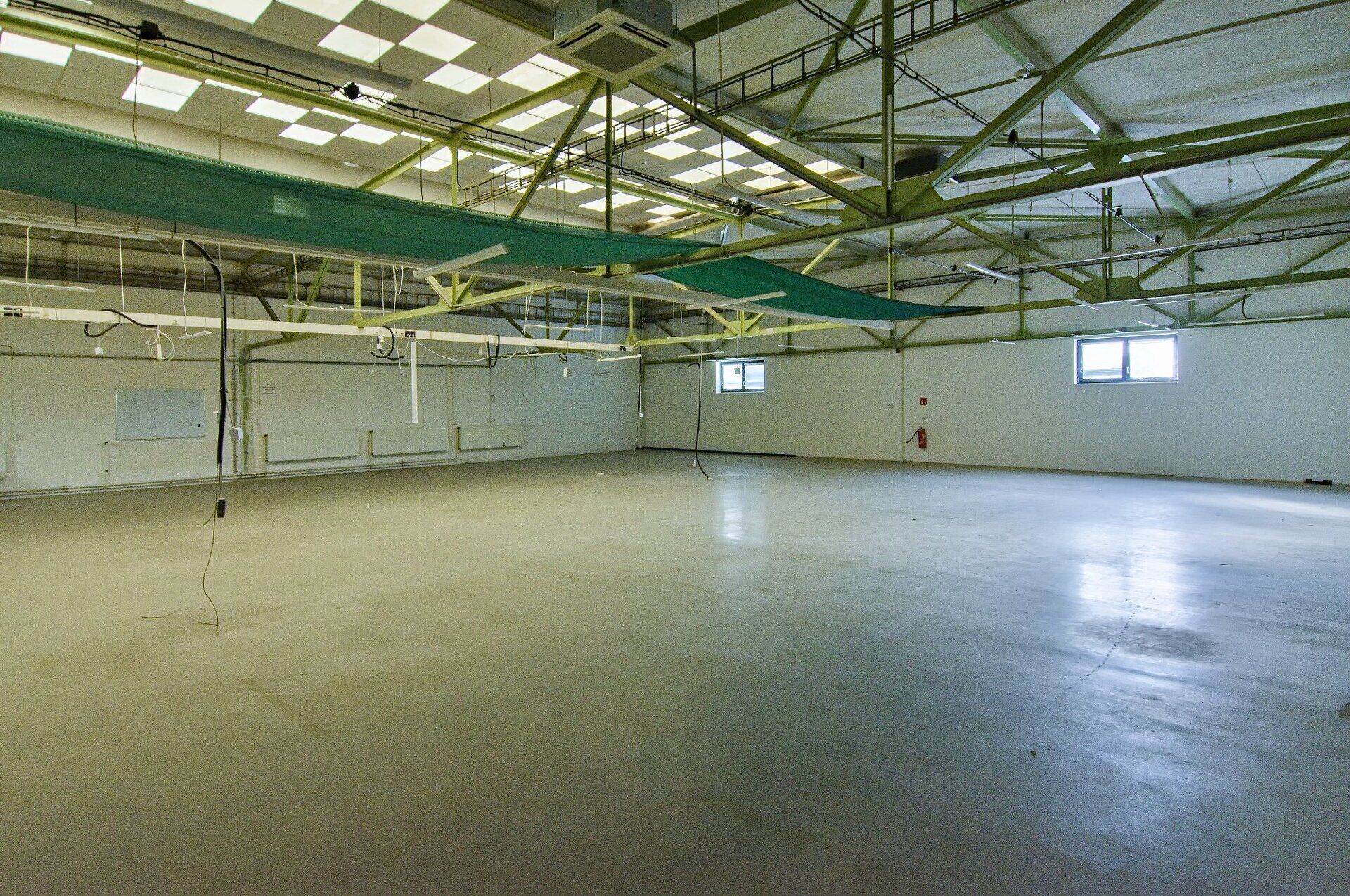 Skladovací plochy až 1.485 m2 ve II. NP