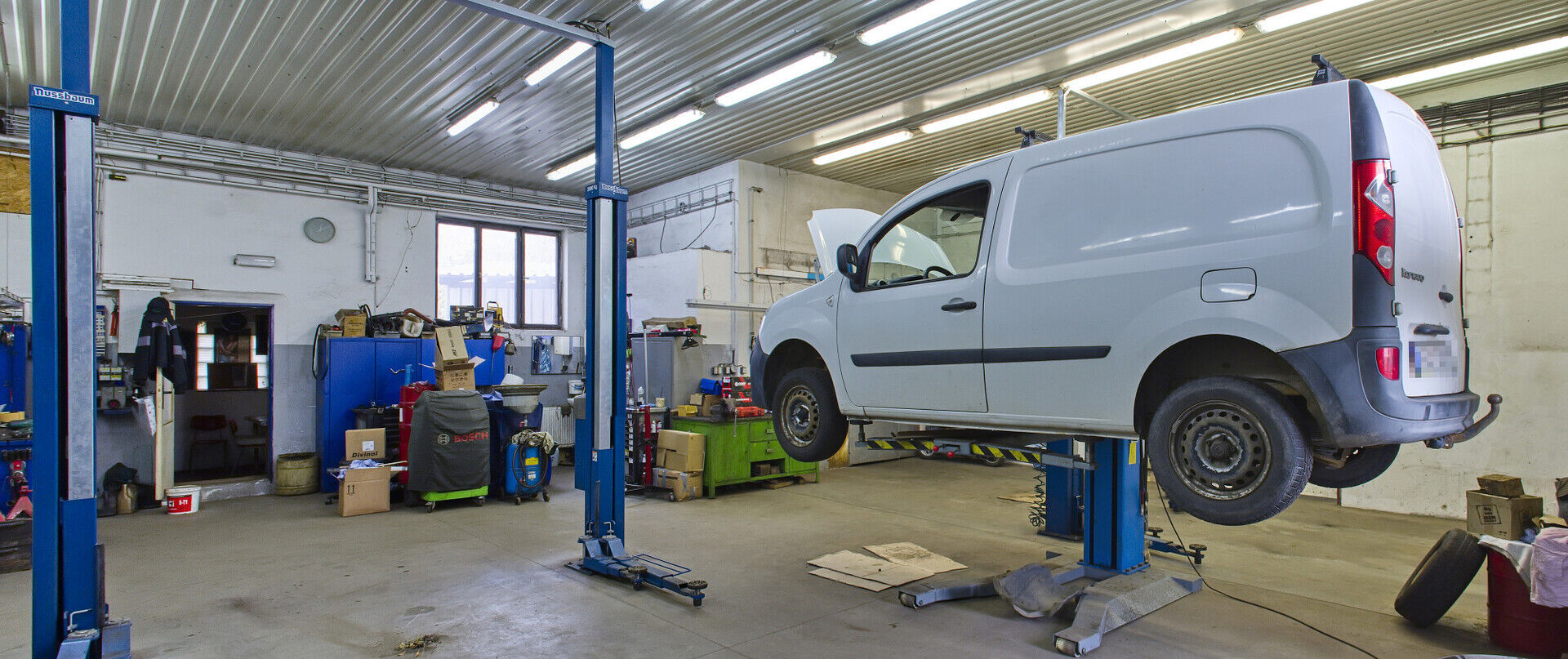 Pronájem plně vybavené, zavedené autodílny