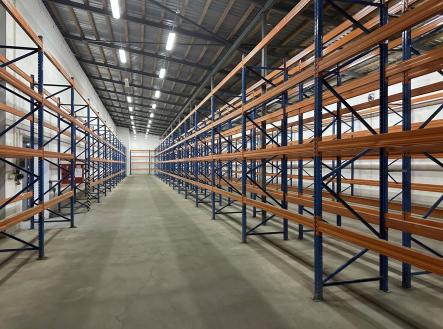 Pronájem komerčního objektu, sklad, 1 700 m²