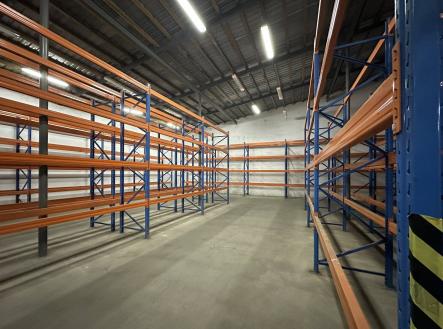 Pronájem komerčního objektu, sklad, 1 700 m²