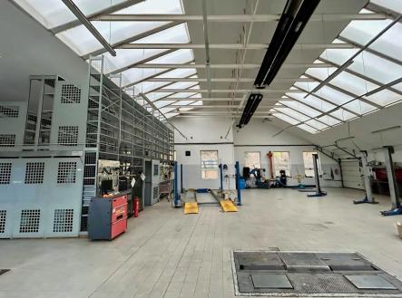 Prodej komerčního objektu, sklad, 1 500 m²