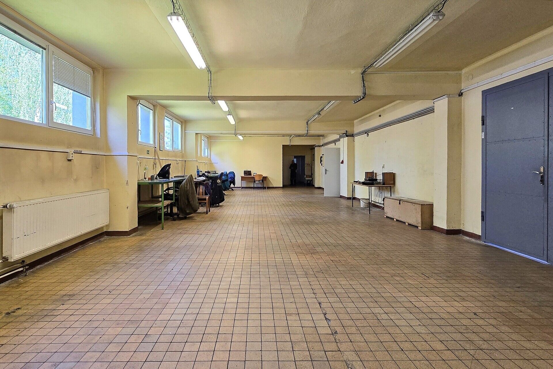 Prostory pro obchod, skladování nebo drobnou výrobu - 120 až 442 m2 s parkováním