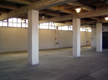 Pronájem skladovací prostor, 910 m²