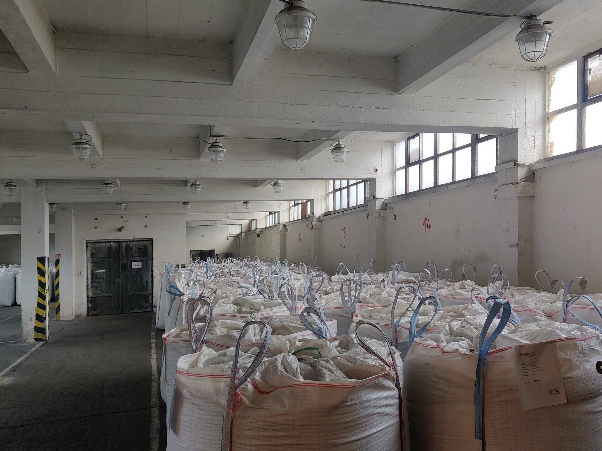 Skladové plochy o výměře 910 m2 v 1. patře průmyslové budovy (int. ozn. D)