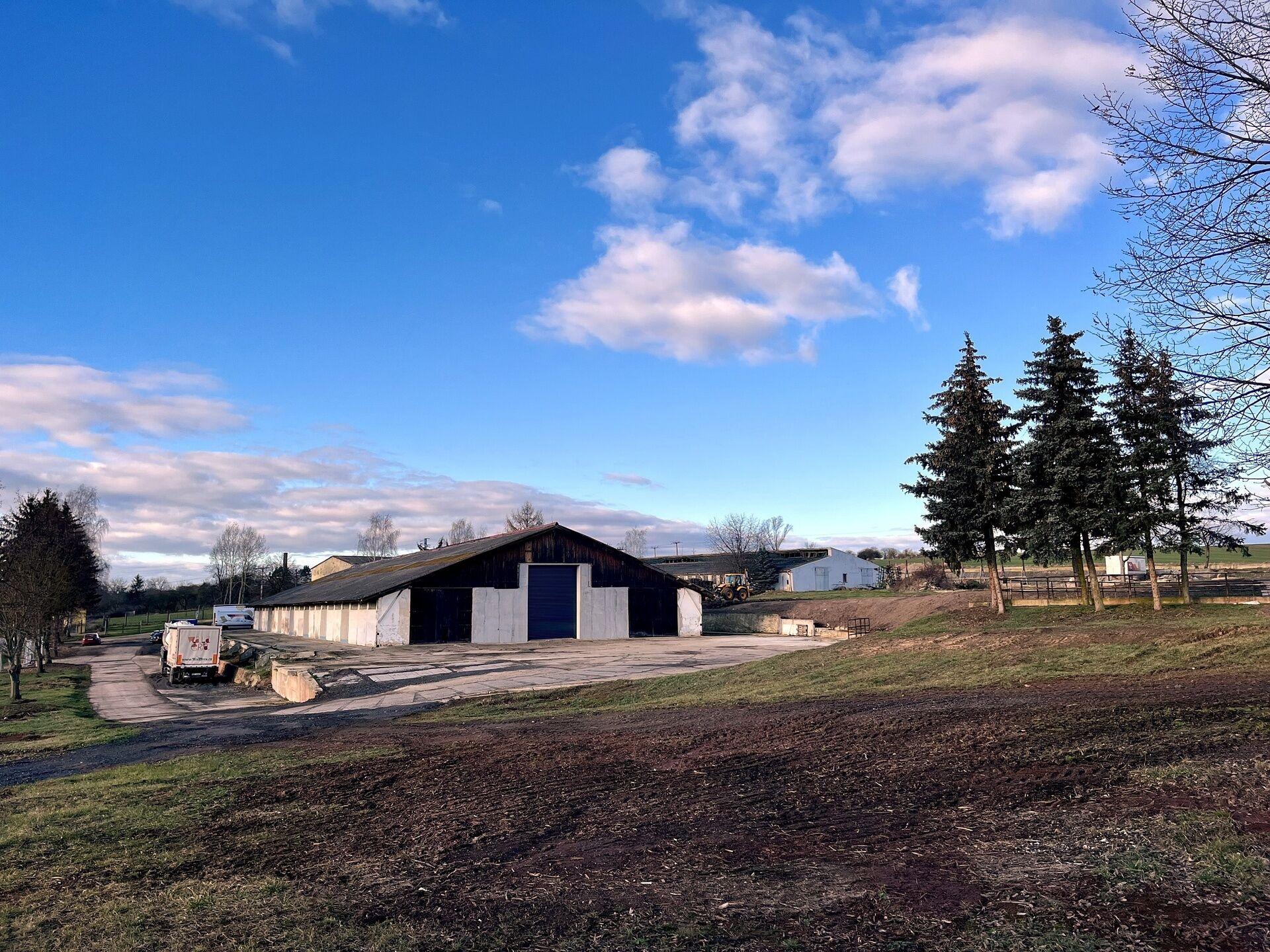 Skladovací hala s volnými pozemky 10.678 m2