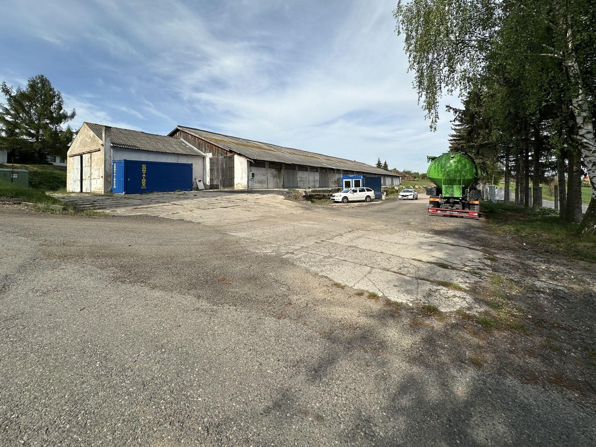 Skladovací hala s volnými pozemky 10.678 m2