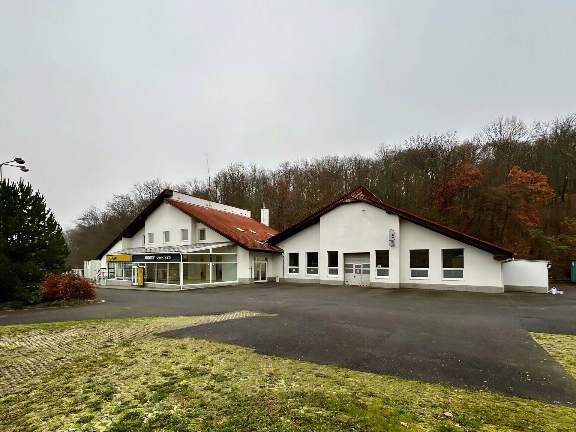 Multifunkční podnikatelský objekt o podlahové ploše 1.500 m2 s pozemky 3.062 m2