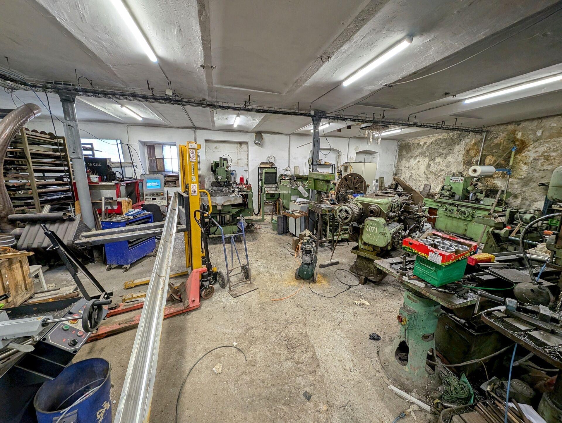 Výrobně-skladovací areál firmy zabývající se likvidací odpadů