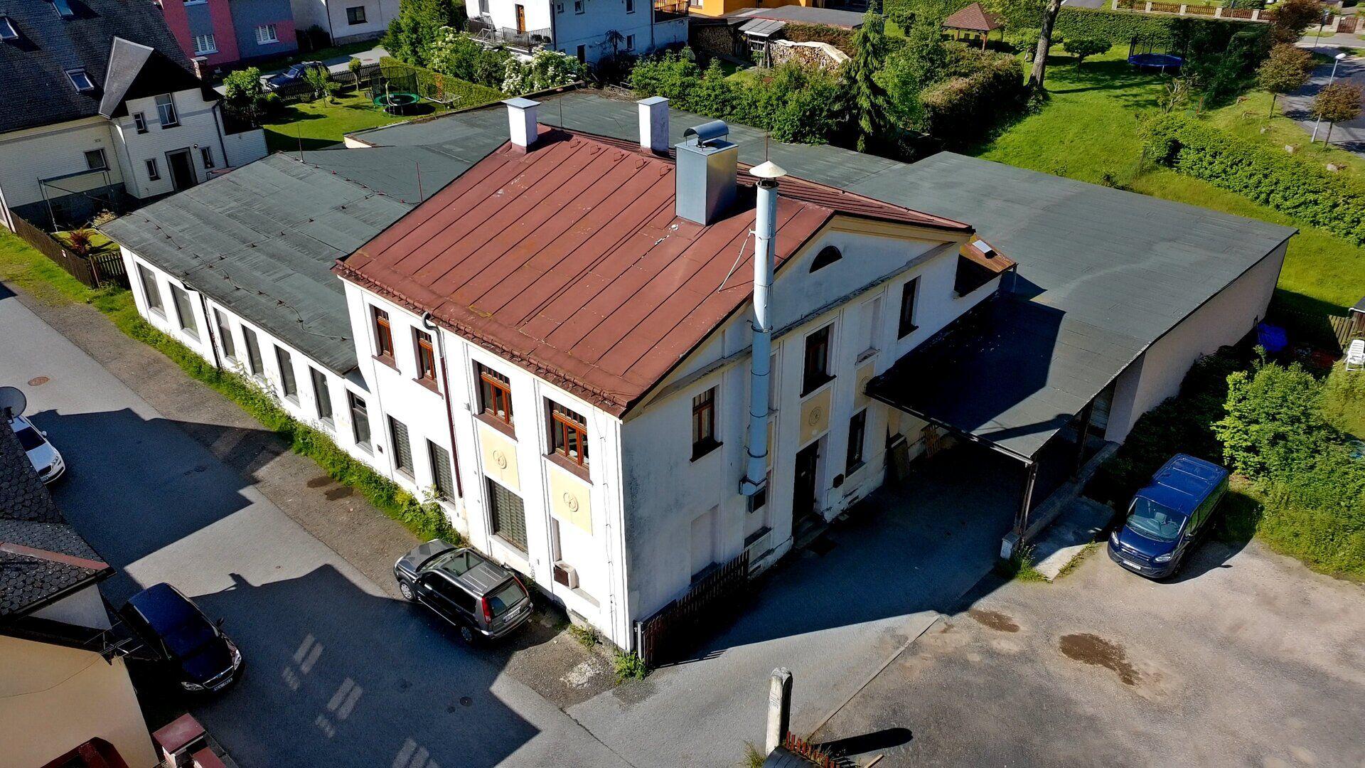 Samostatný výrobně-skladovací objekt s parkovištěm