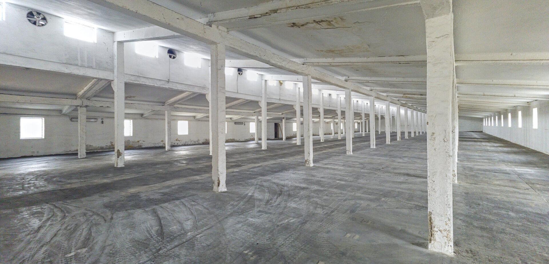 Přízemní skladovací hala 1.596 m2 vedle D11