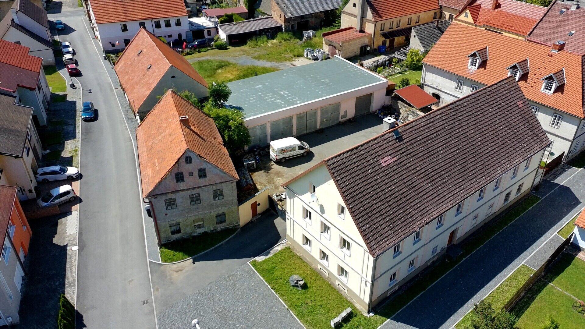 Dílny, sklady, autoopravna, kanceláře a 2 byty