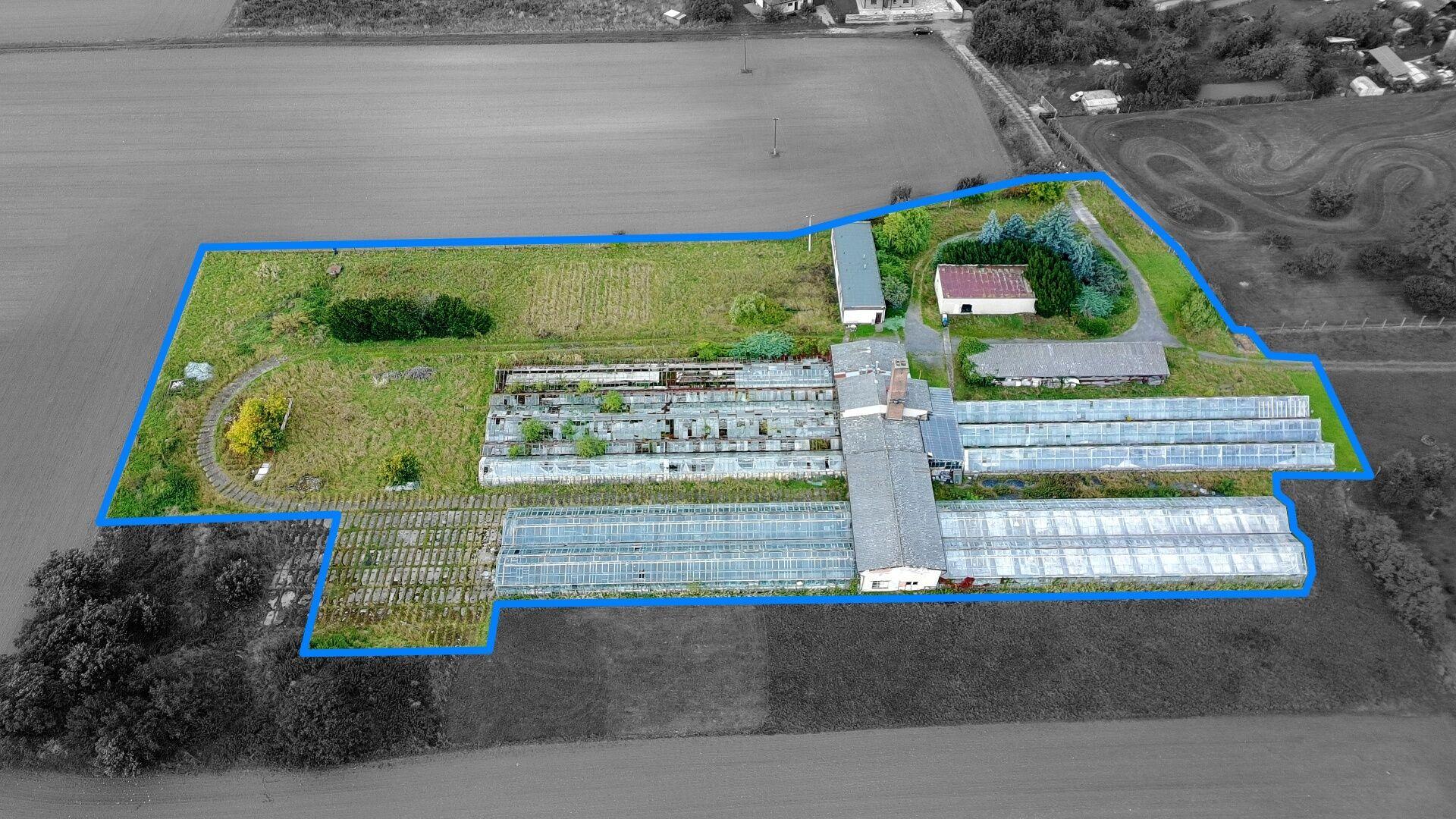 Bývalý zemědělský areál o výměře 11.704 m2 v Holicích