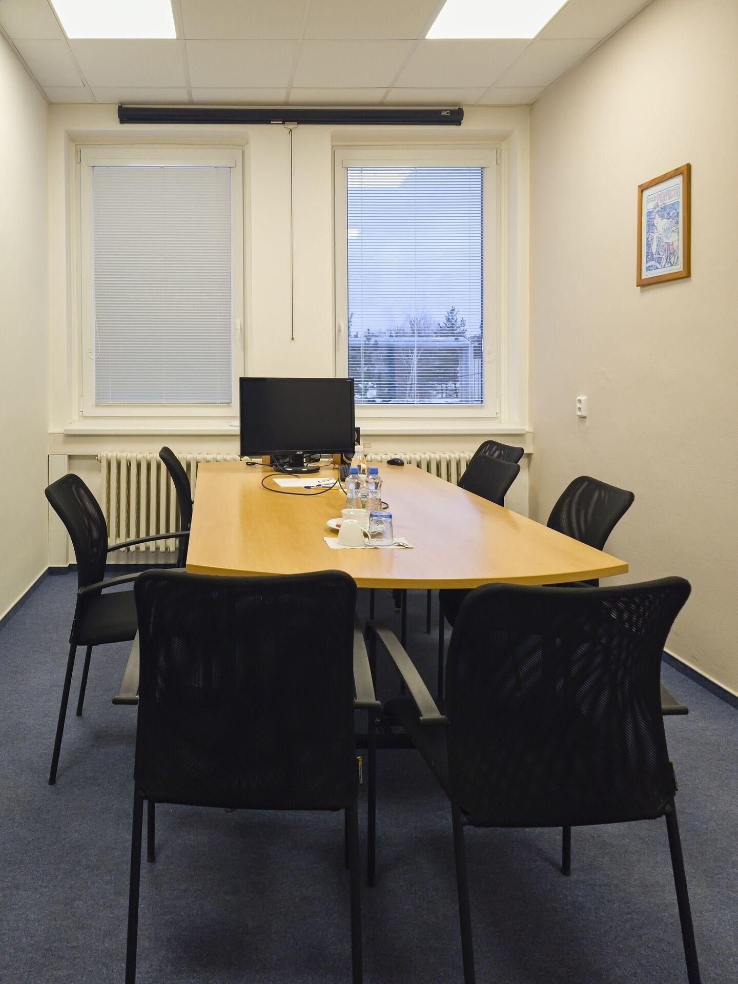 Kanceláře o celkové výměře až 182 m2 s parkováním