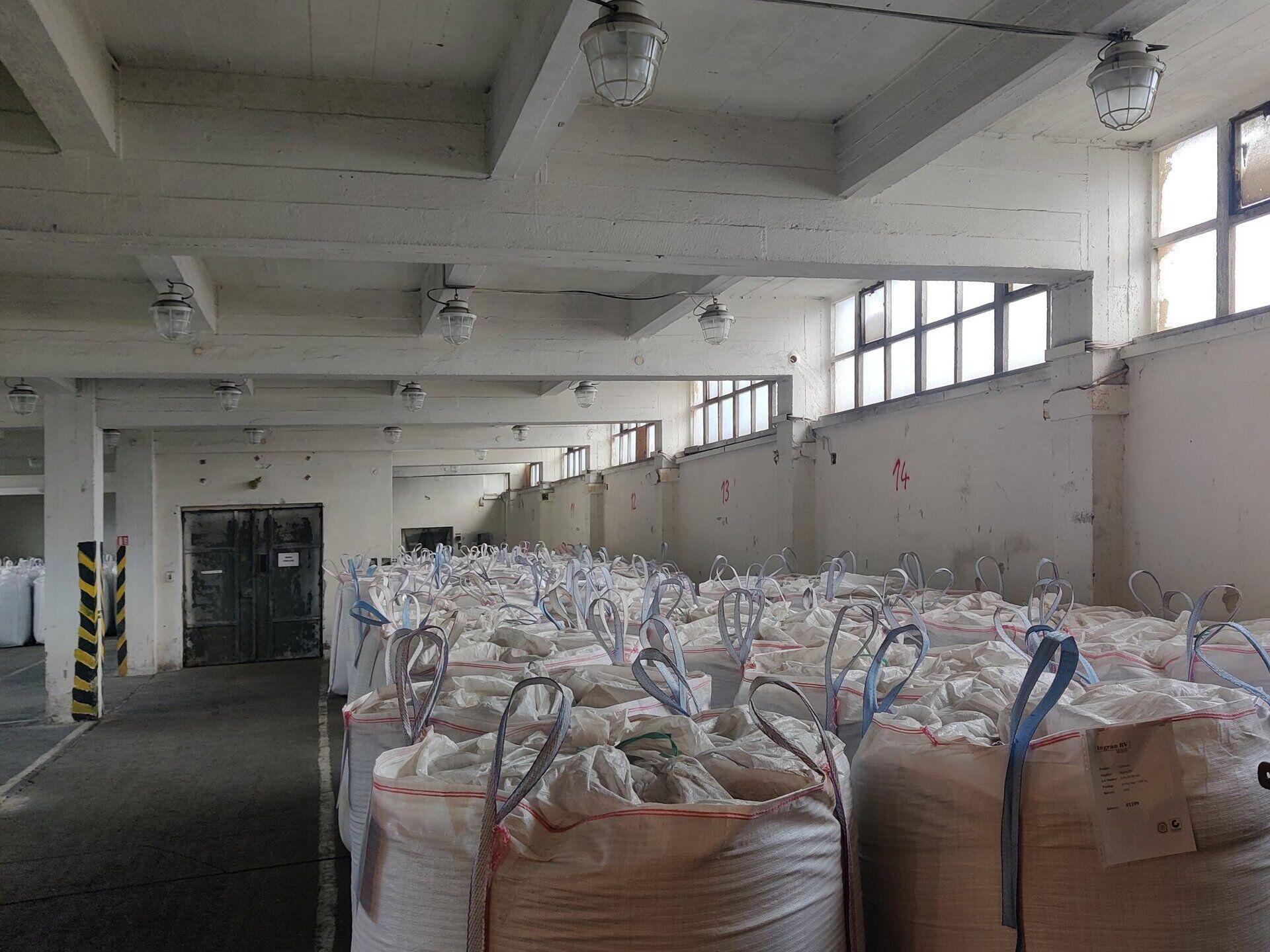 Skladové plochy o výměře 890 m2 ve 2. patře průmyslové budovy (int. ozn. D)