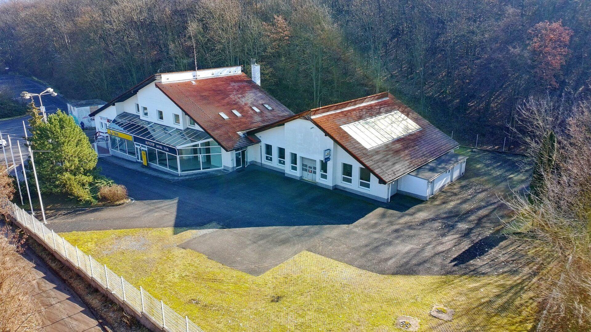 Obchodní objekt o celkové podlahové ploše 1.500 m2 s parkovištěm pro zákazníky