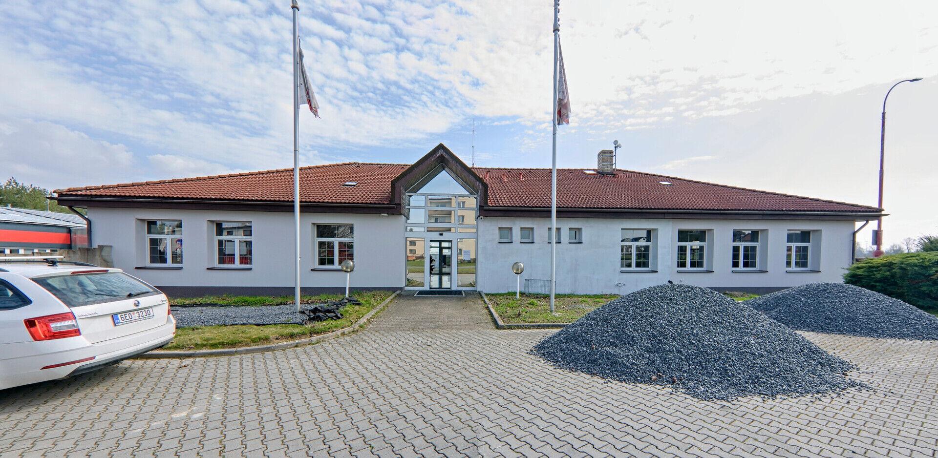 Klimatizované kanceláře s vlastním parkováním v Moravanech