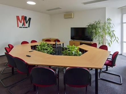 Pronájem kanceláře, 197 m²