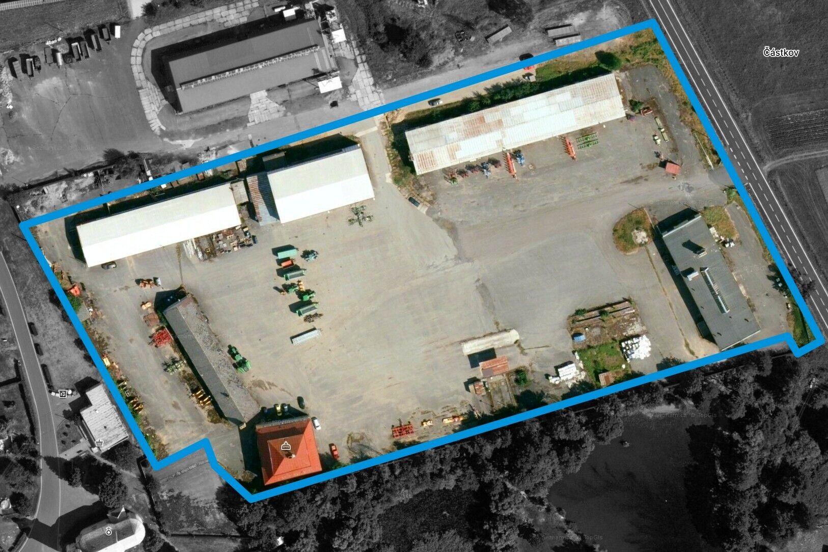 Výrobní a skladové haly 4.971 m2 s pozemky 30.223 m2 – Částkov (u dálnice D5)