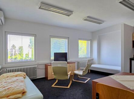 Pronájem kanceláře, 71 m²