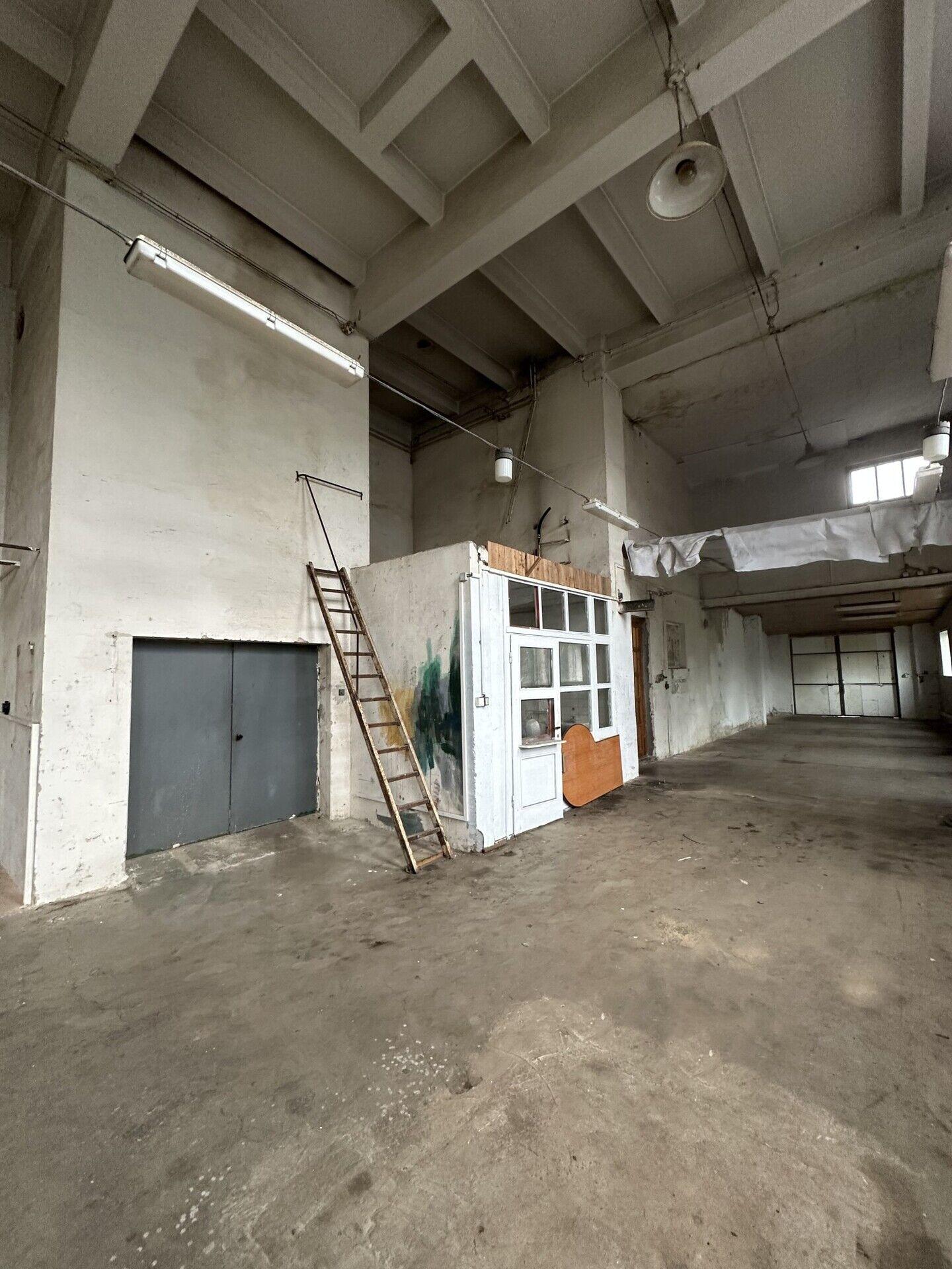 Výrobní/skladovací prostor 200 m2