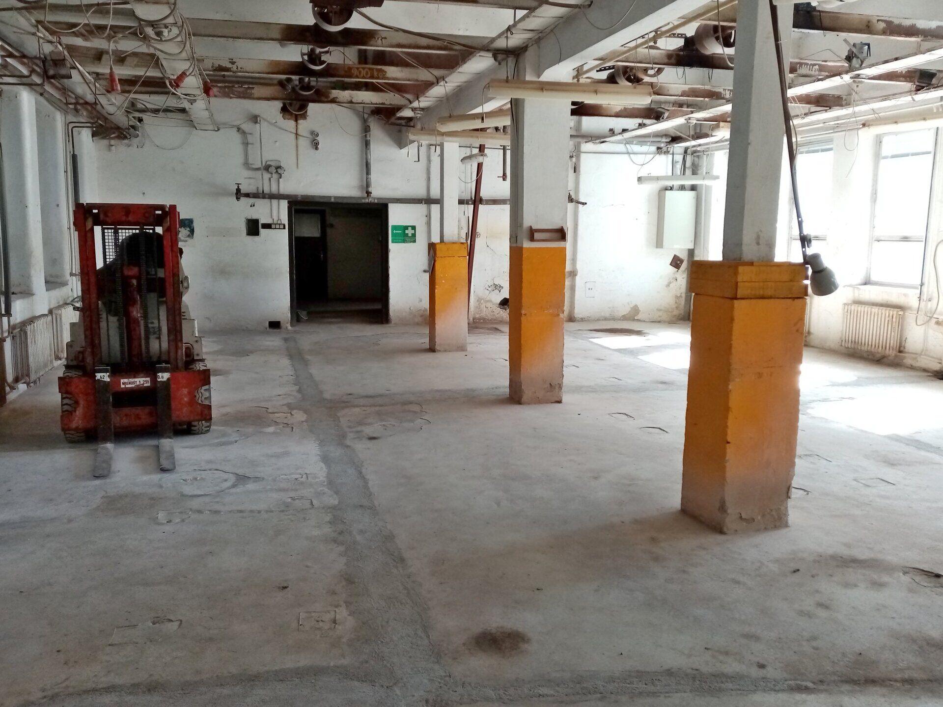 Skladové prostory 193 m2 v areálu vedle Turnova u dálnice D10