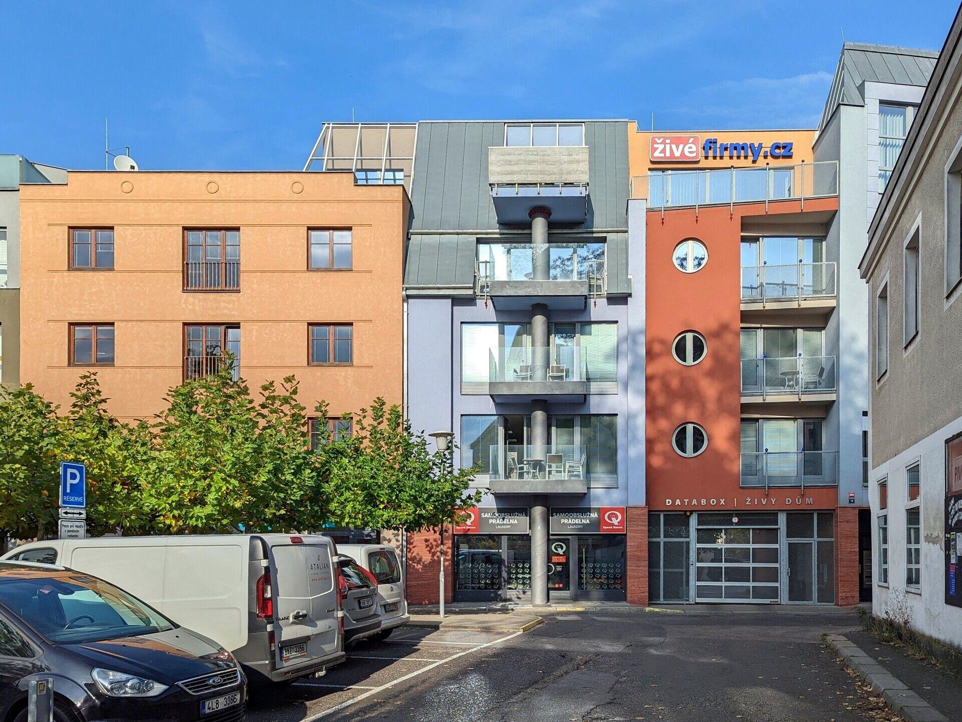 Moderní kanceláře 68,7 m2 s velkou lodžií a s možností parkování v centru Liberce