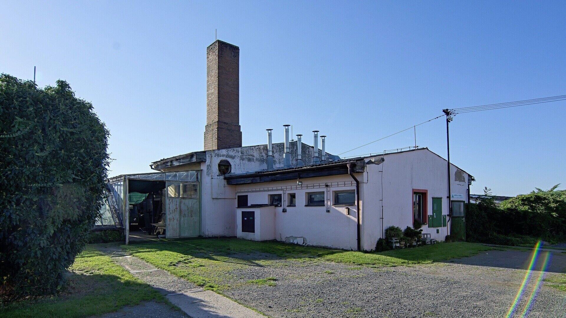 Bývalý zemědělský areál o výměře 11.704 m2 v Holicích