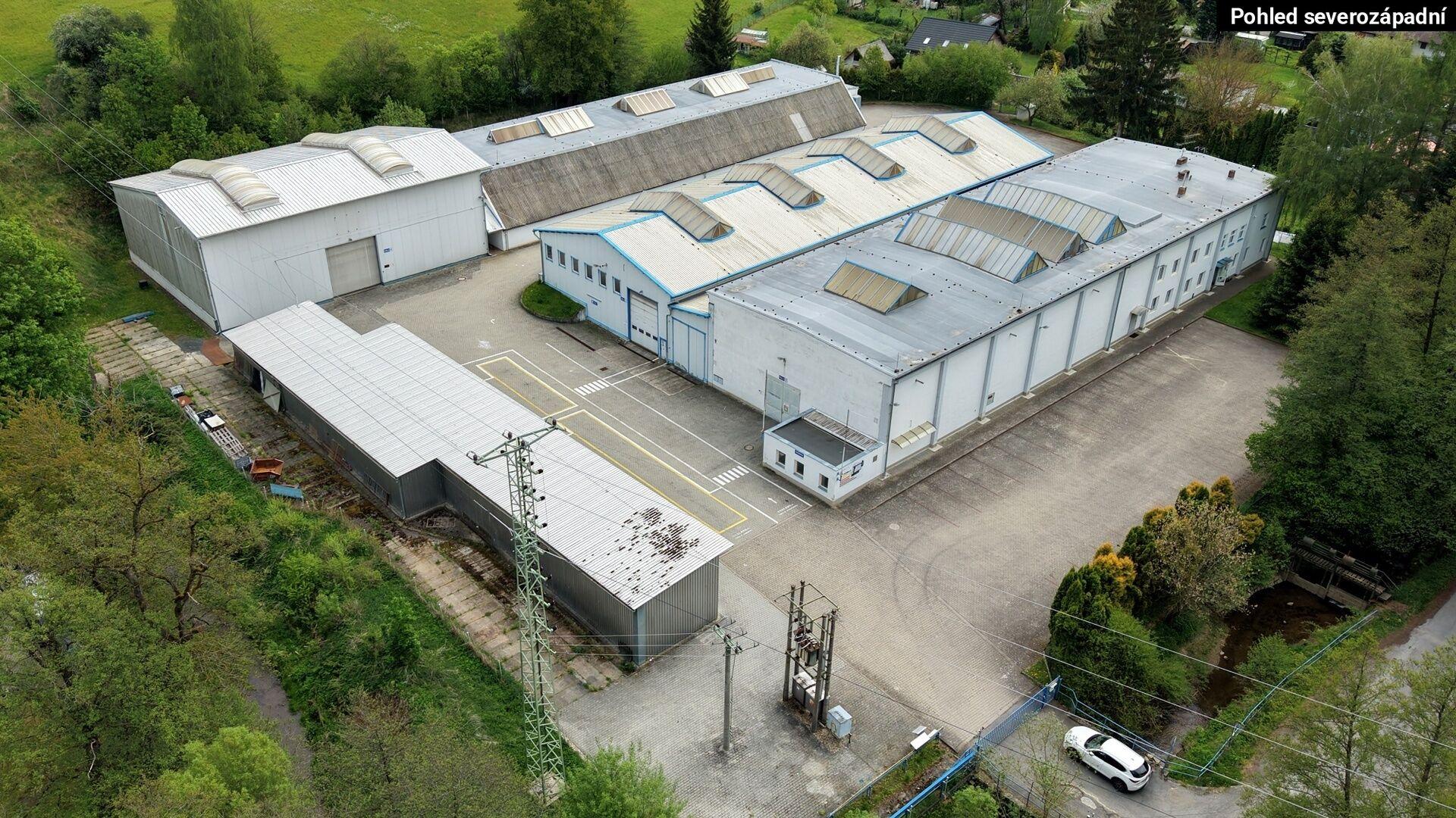 Skladovací areál se 4 halami a celkovou výměrou pozemků 11.570 m2